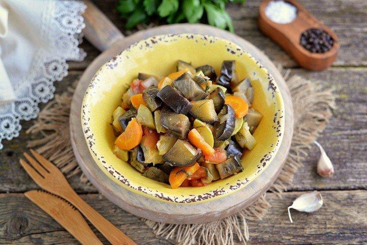 Тушеные овощи с кабачками и баклажанами