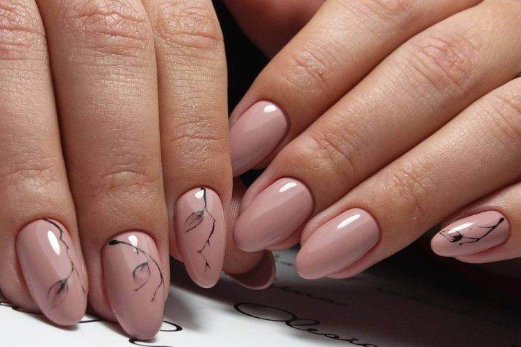 Нюдовый весенний маникюр