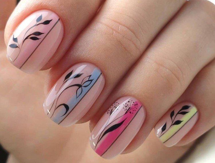 Цветочный весенний маникюр