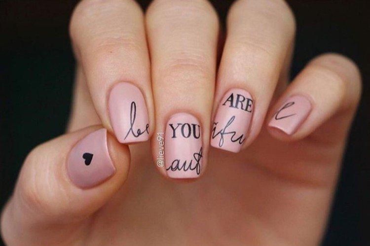 Маникюр с надписями