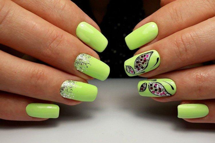 Яркий весенний маникюр