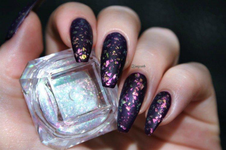 Маникюр с хлопьями