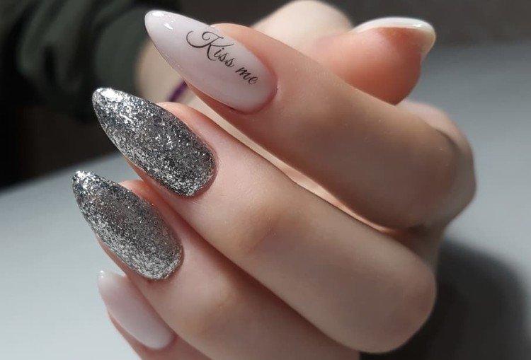 Маникюр с блестками на длинные ногти