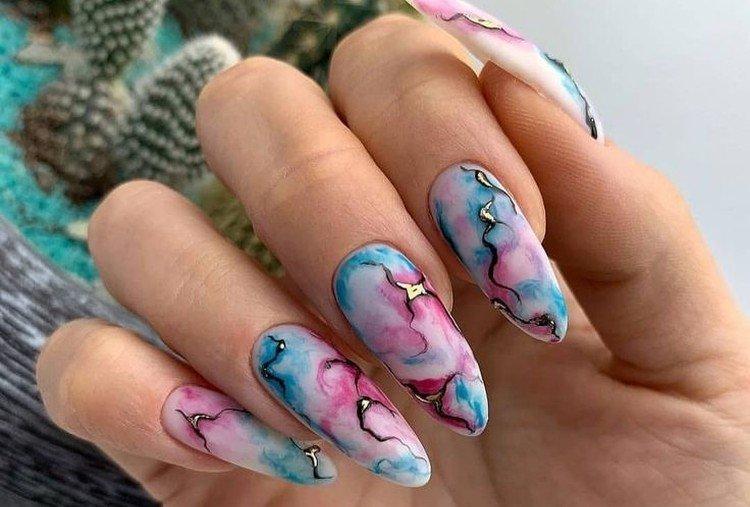 Акварельный маникюр на длинные ногти