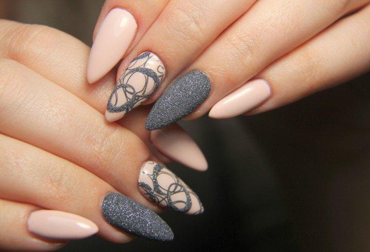 Серый и желтый маникюр
