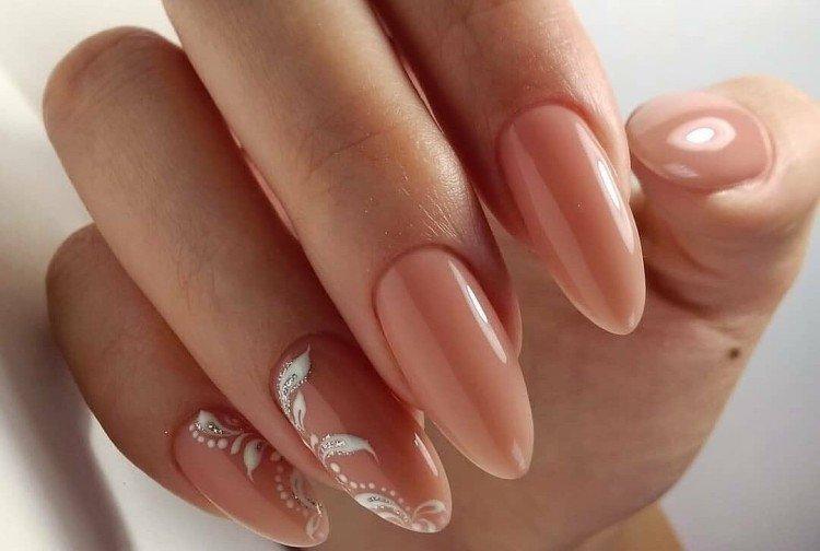 Акцентный маникюр