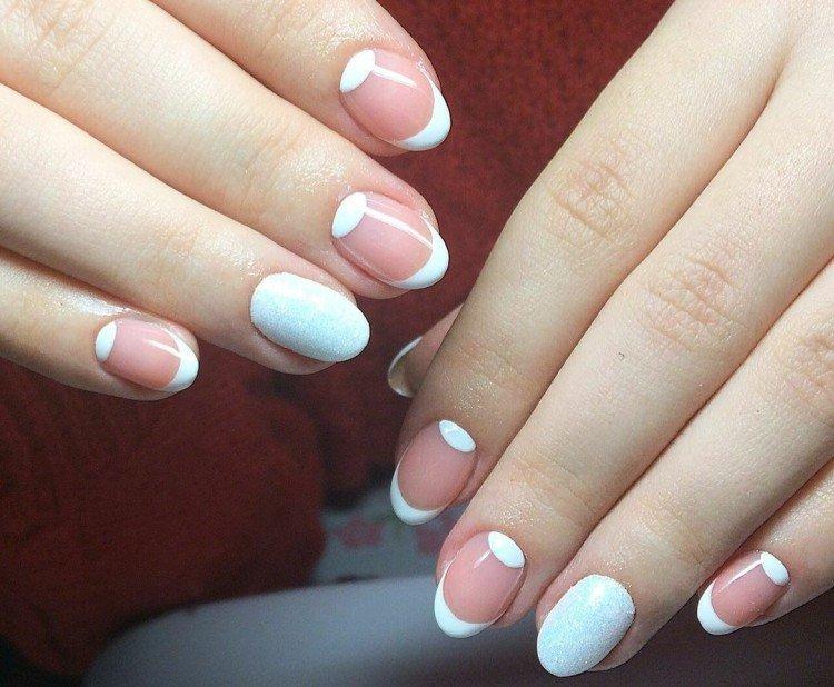 Лунный маникюр на овальные ногти