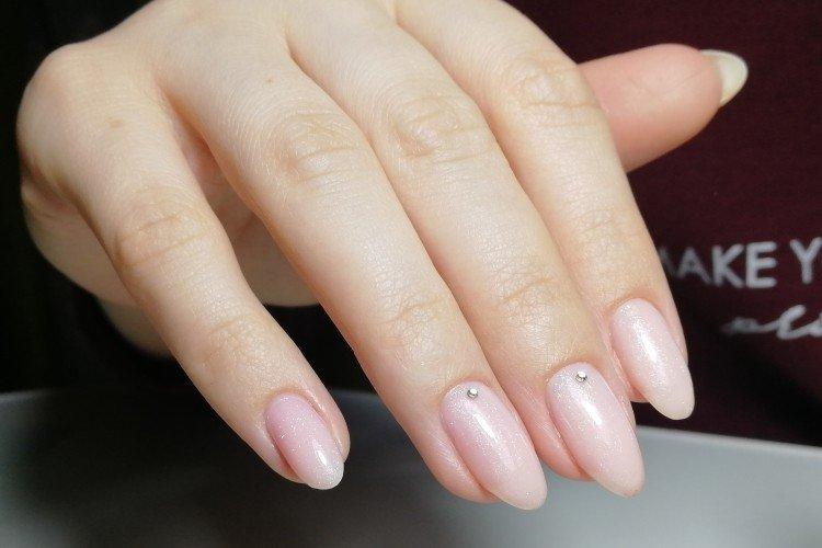 Полупрозрачный маникюр