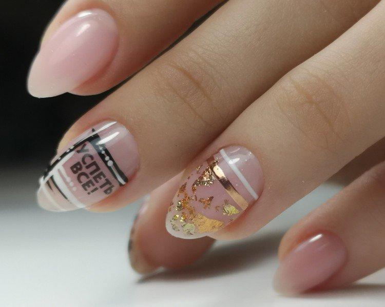 Маникюр с надписями