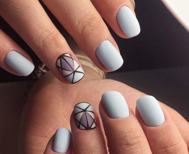 Нежный контрастный маникюр