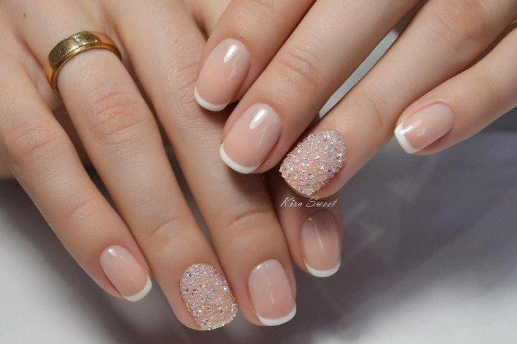 Французский маникюр на короткие ногти