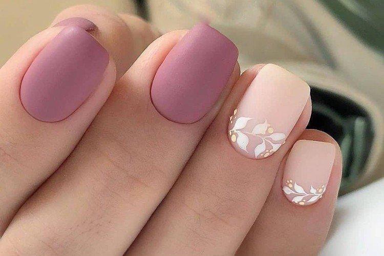 Нежный матовый маникюр