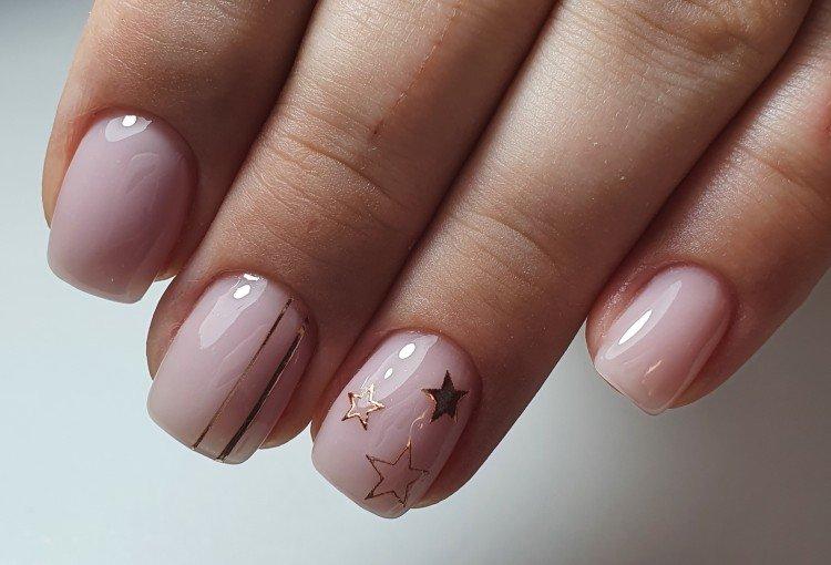 Полупрозрачный маникюр на короткие ногти