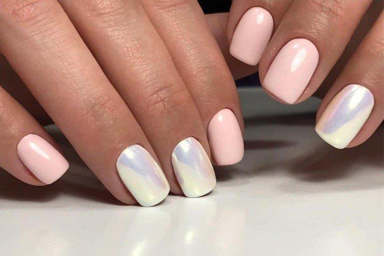 Маникюр с жемчужной втиркой