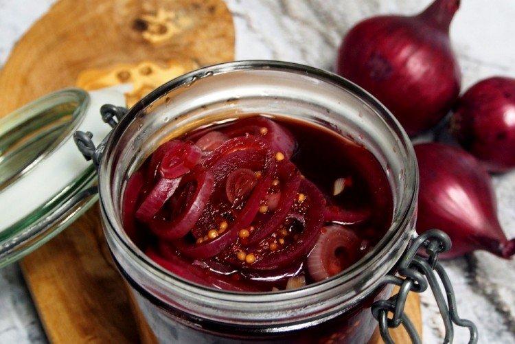 Маринованный лук с горчицей