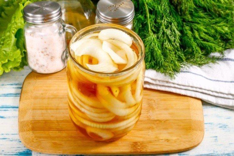 Маринованный лук с соевым соусом