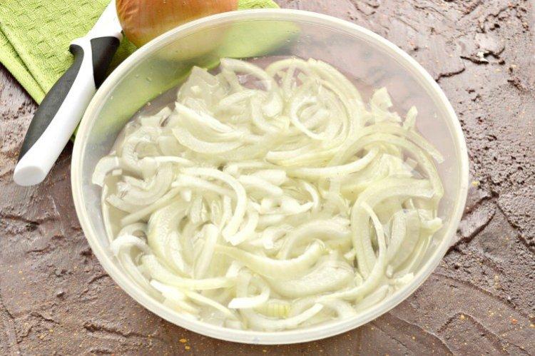 Маринованный лук к селедке