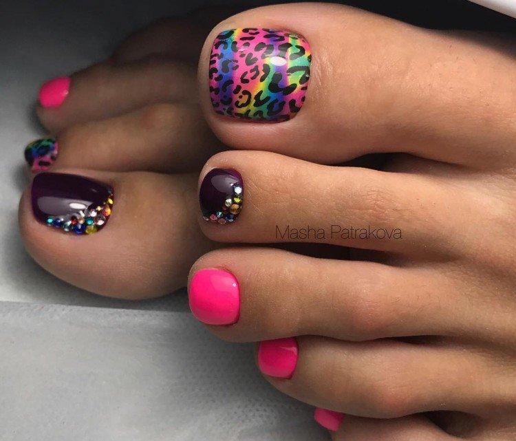 Животные принты в педикюре