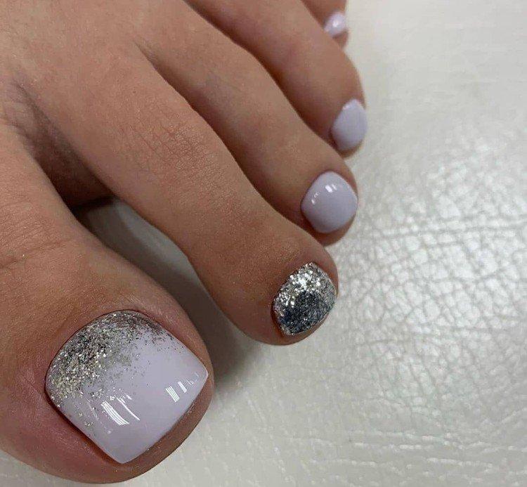 Педикюр с блестками