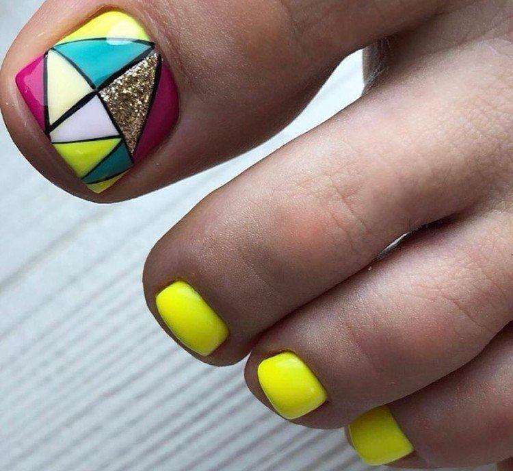 Двухцветный педикюр и колор-блоки