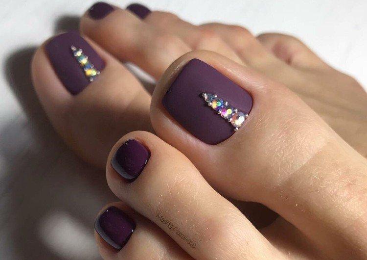 Матовый педикюр