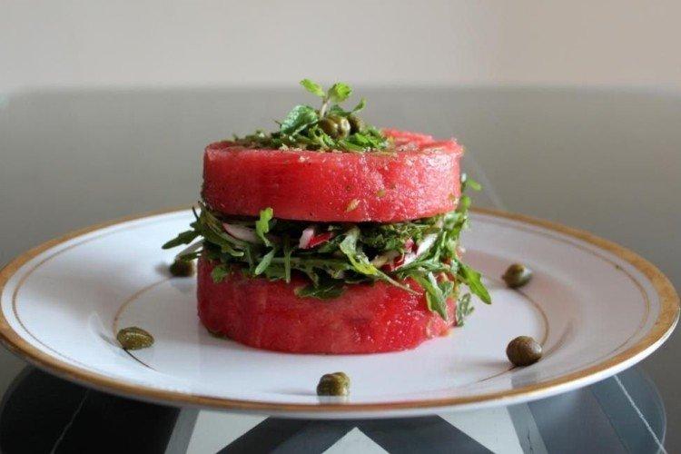 Салат с редиской и арбузом