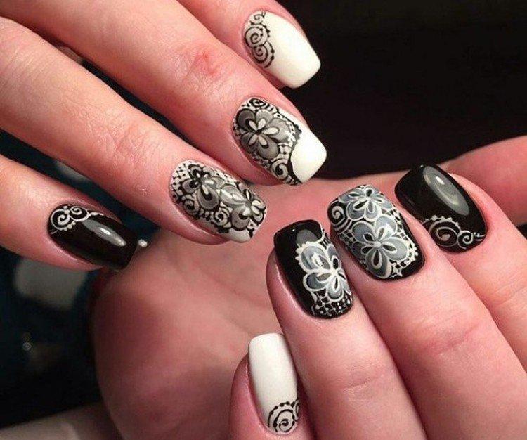 Темный маникюр с кружевными узорами