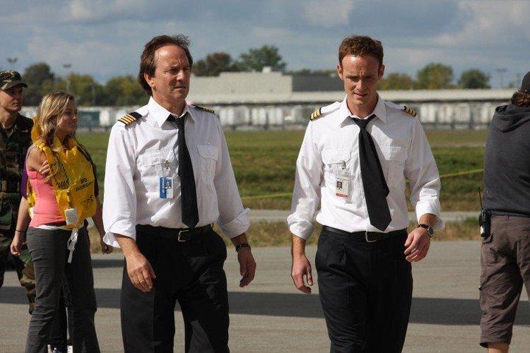 Пише: между небом и землей (2010)