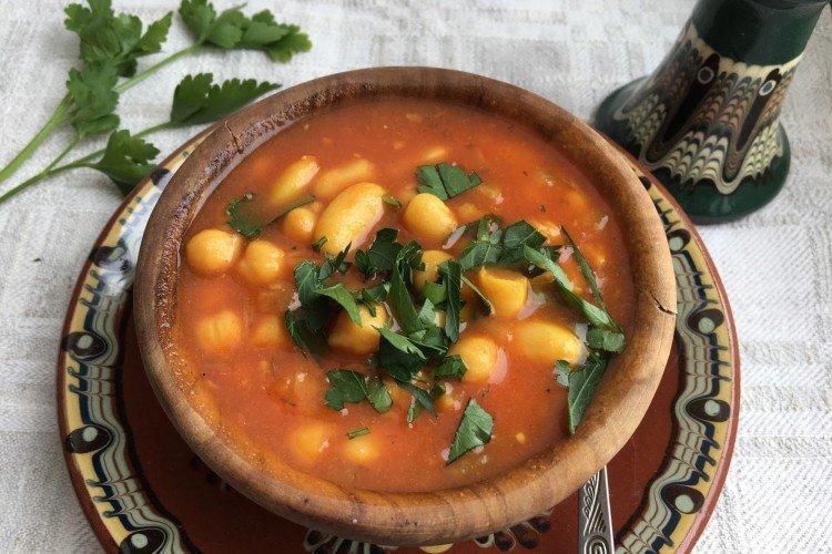 Фасолевый суп с баклажанами