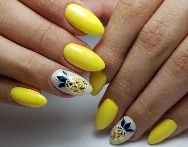 Яркий желтый маникюр