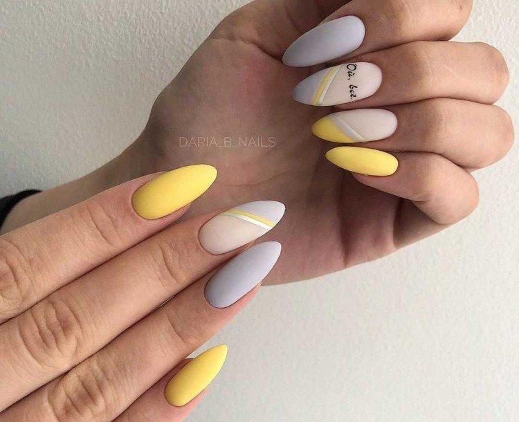 Маникюр в серых и желтых тонах