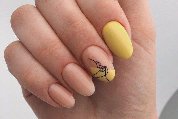 Нюдовый маникюр с желтым