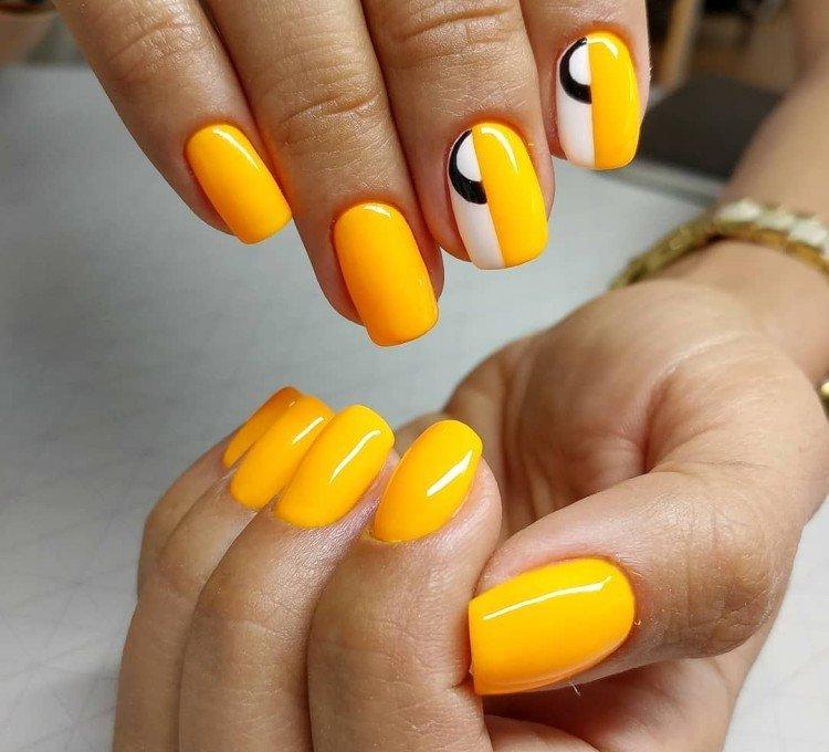 Яркий желтый маникюр