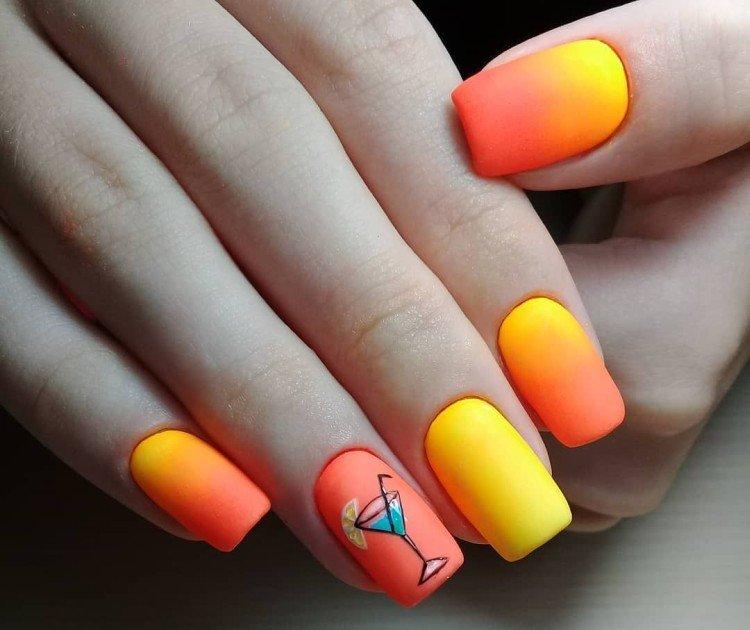 Желто-оранжевый маникюр