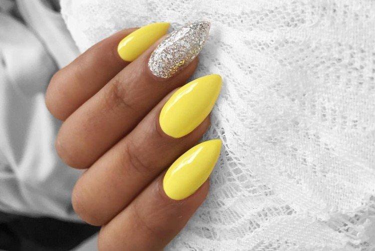 Желтый маникюр с блестками