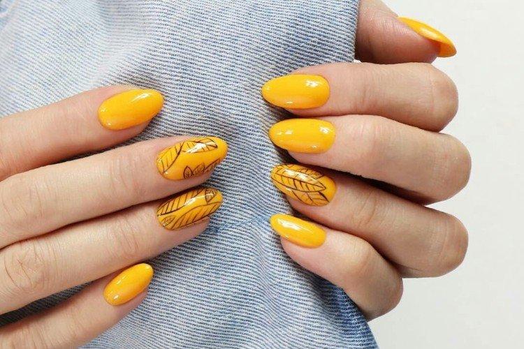 Маникюр горчичного цвета