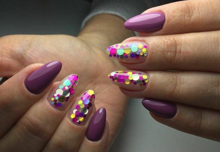Маникюр с конфетти