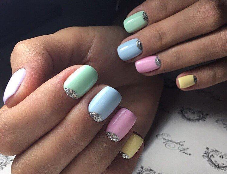 Цветной лунный маникюр