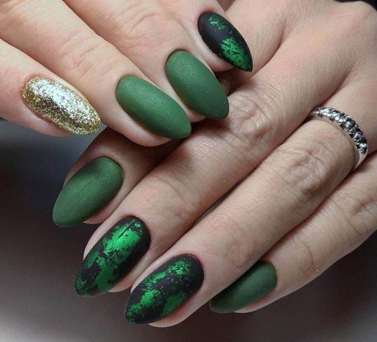 Зеленый маникюр