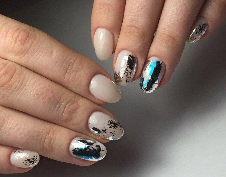 Маникюр с фольгой