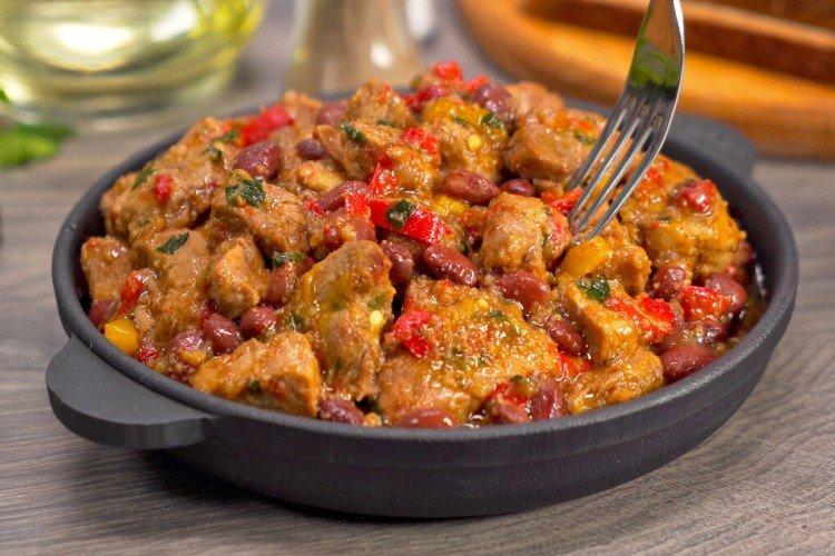 Запеченная свинина с фасолью