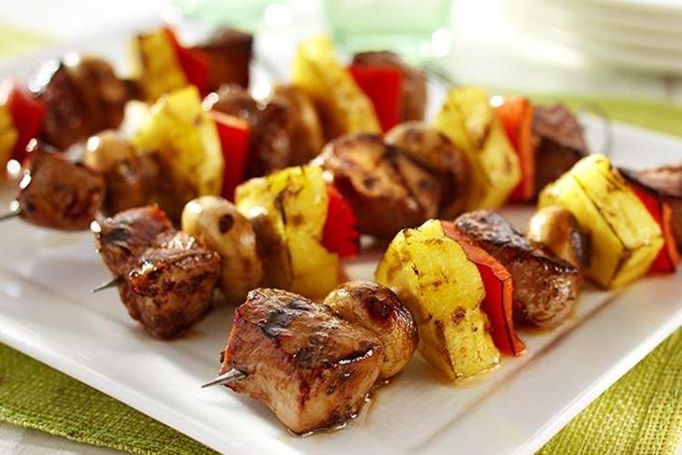 Шашлык из свинины с медом на шпажках