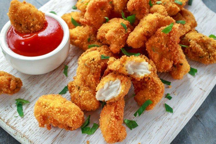 Куриное филе в кляре с сухарями