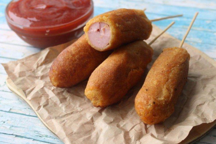 Сосиски в кляре с плавленым сыром