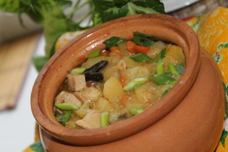 Картошка с мясом в горшочках