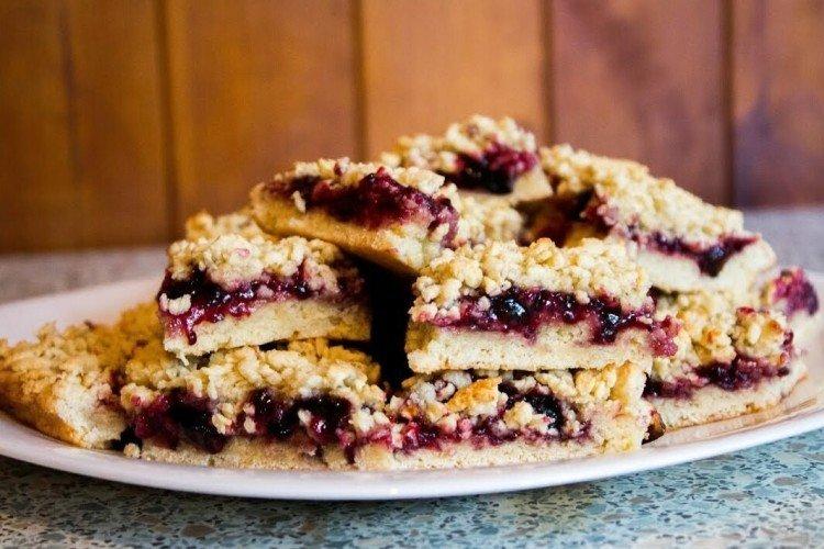 Постный пирог с вареньем