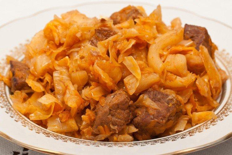 Тушеная капуста с картошкой и мясом