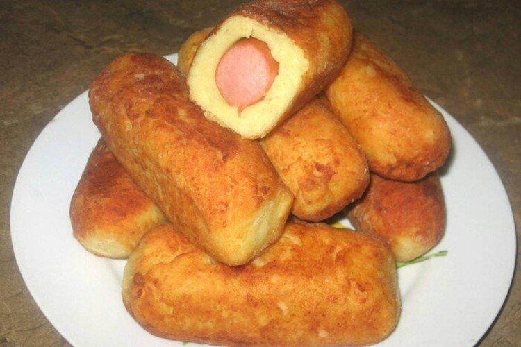 Сосиски в картофельном тесте на сковороде