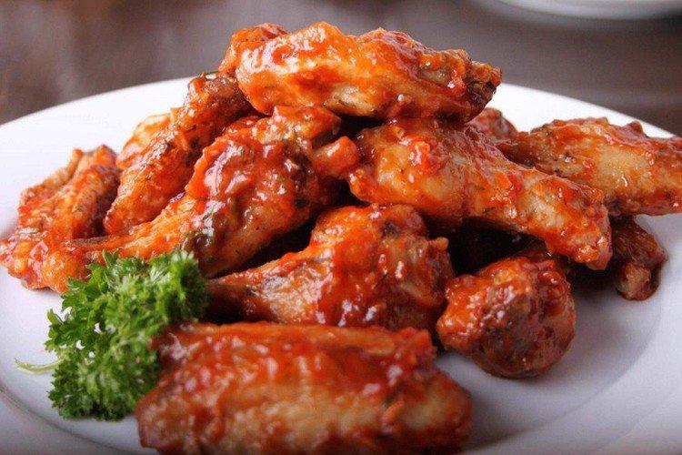 Куриные крылышки в томатном соусе