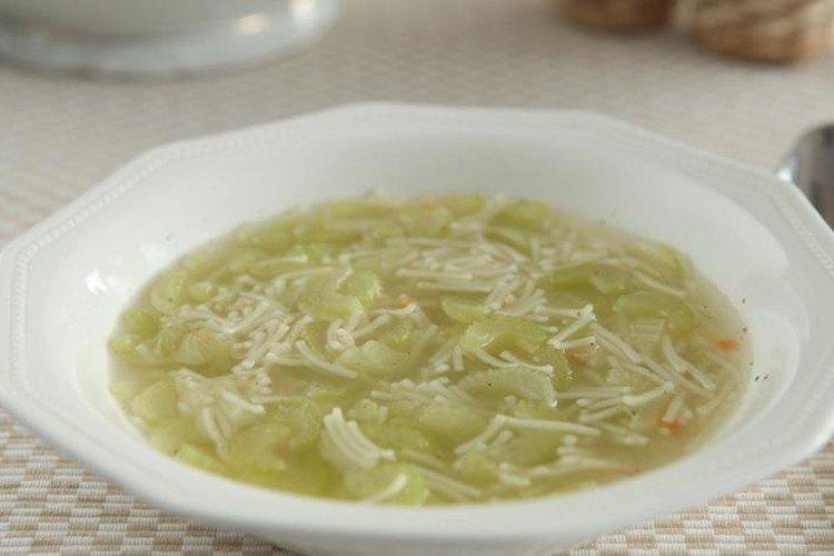 Суп с вермишелью и сельдереем